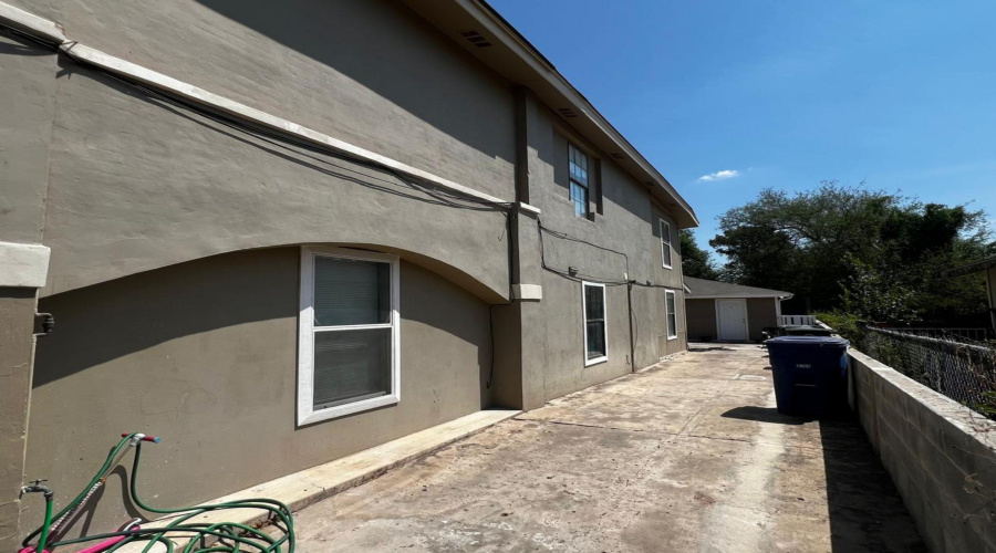 1013 N Canada Ave, Laredo, Texas 78043, ,Multi-family,For Sale,1013 N Canada Ave,20261754