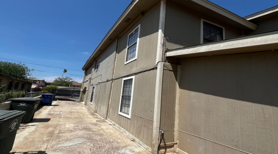 1013 N Canada Ave, Laredo, Texas 78043, ,Multi-family,For Sale,1013 N Canada Ave,20261754