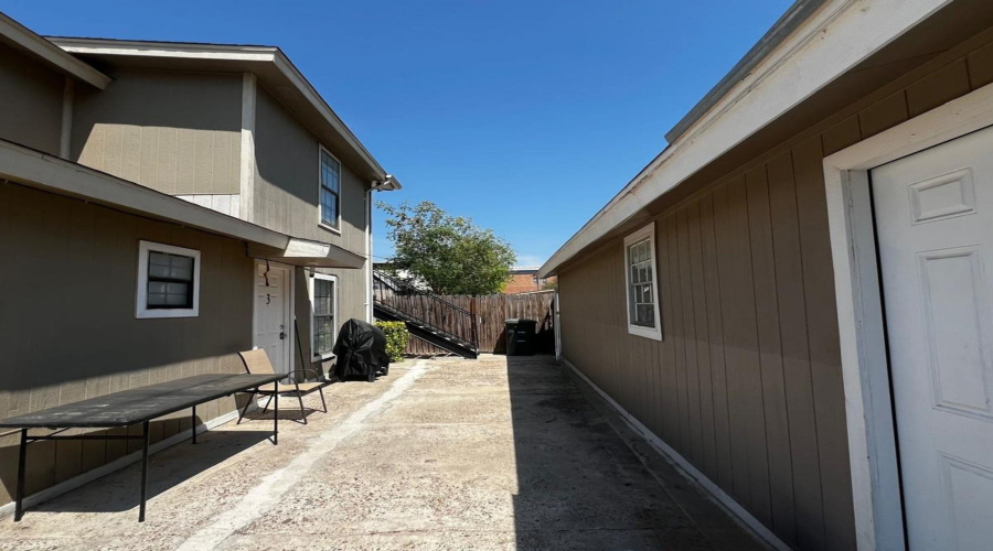 1013 N Canada Ave, Laredo, Texas 78043, ,Multi-family,For Sale,1013 N Canada Ave,20261754
