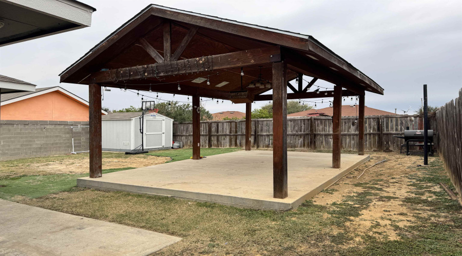 3622 Sereno Dr., Laredo, Texas 78046, 3 Bedrooms Bedrooms, 5 Rooms Rooms,2 BathroomsBathrooms,Residential,For Sale,3622 Sereno Dr.,20261753