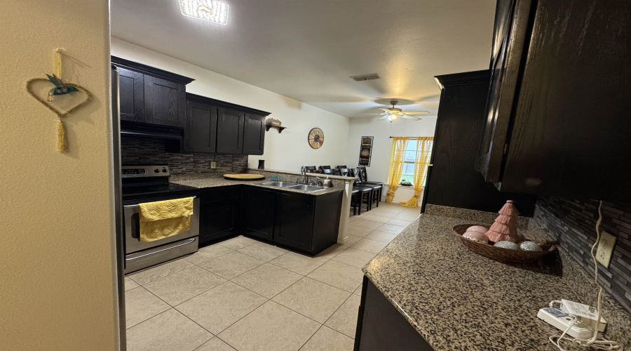 5510 Marble Falls St, Laredo, Texas 78046, 3 Bedrooms Bedrooms, 6 Rooms Rooms,2 BathroomsBathrooms,Residential,For Sale,5510 Marble Falls St,20261759