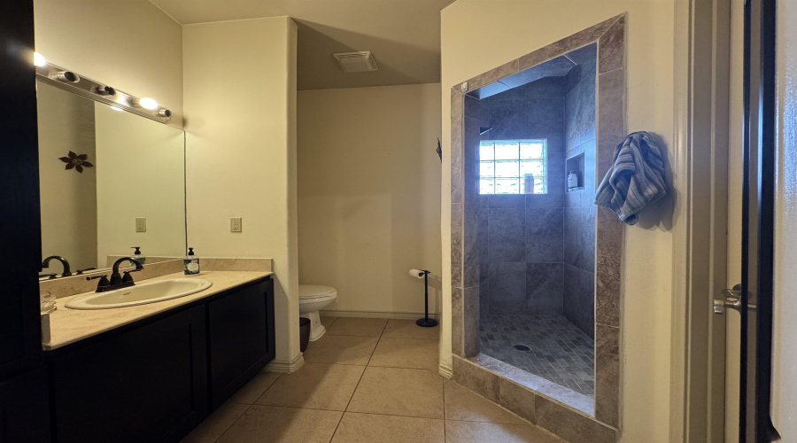 5510 Marble Falls St, Laredo, Texas 78046, 3 Bedrooms Bedrooms, 6 Rooms Rooms,2 BathroomsBathrooms,Residential,For Sale,5510 Marble Falls St,20261759