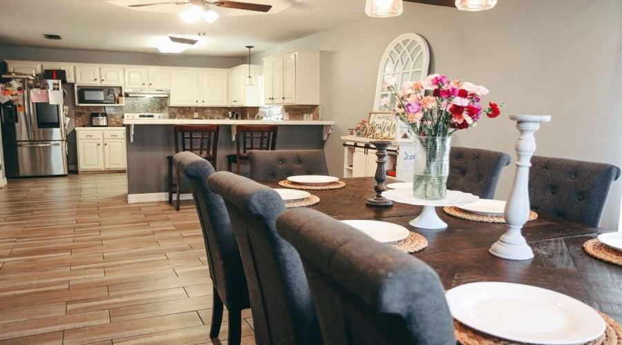 1608 Sherwood Dr, Laredo, Texas 78045, 3 Bedrooms Bedrooms, 5 Rooms Rooms,2 BathroomsBathrooms,Residential,For Sale,1608 Sherwood Dr,20261760