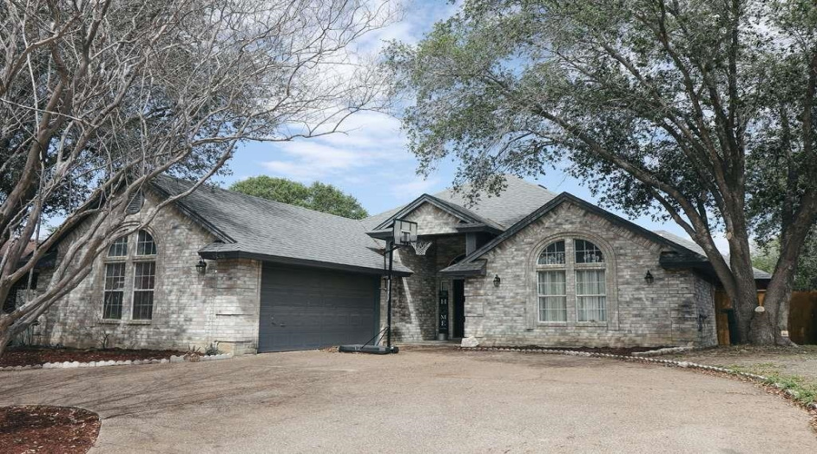 1608 Sherwood Dr, Laredo, Texas 78045, 3 Bedrooms Bedrooms, 5 Rooms Rooms,2 BathroomsBathrooms,Residential,For Sale,1608 Sherwood Dr,20261760