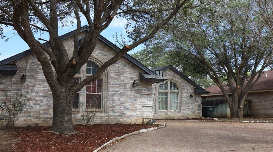 1608 Sherwood Dr, Laredo, Texas 78045, 3 Bedrooms Bedrooms, 5 Rooms Rooms,2 BathroomsBathrooms,Residential,For Sale,1608 Sherwood Dr,20261760