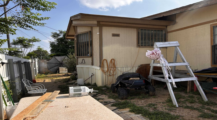 2818 Mendiola Ave, Laredo, Texas 78043, 3 Bedrooms Bedrooms, 5 Rooms Rooms,1 BathroomBathrooms,Residential,For Sale,2818 Mendiola Ave,20261762