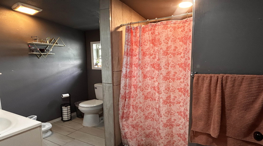 2818 Mendiola Ave, Laredo, Texas 78043, 3 Bedrooms Bedrooms, 5 Rooms Rooms,1 BathroomBathrooms,Residential,For Sale,2818 Mendiola Ave,20261762