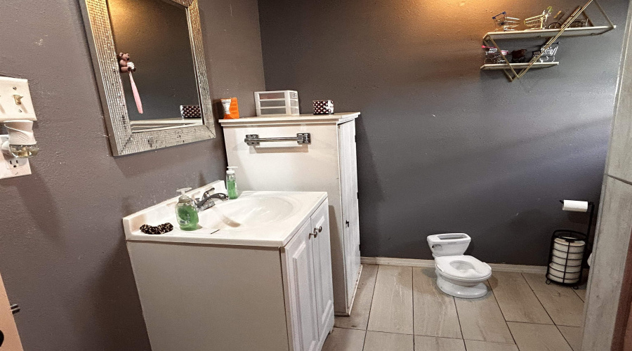 2818 Mendiola Ave, Laredo, Texas 78043, 3 Bedrooms Bedrooms, 5 Rooms Rooms,1 BathroomBathrooms,Residential,For Sale,2818 Mendiola Ave,20261762