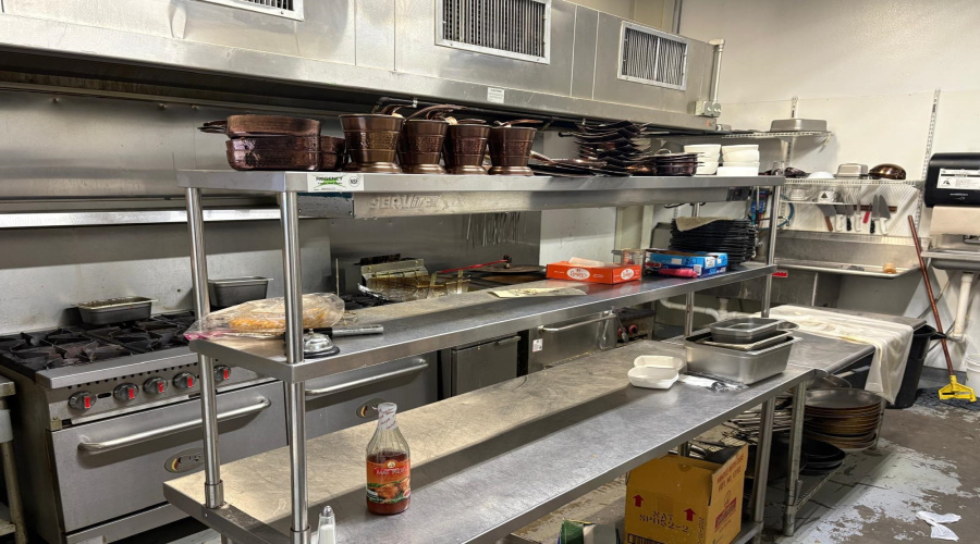 1119 Fenwick Dr, LAREDO, Texas 78041-3576, 6 Rooms Rooms,2 BathroomsBathrooms,Commercial retail/office,For Rent,1119 Fenwick Dr,20261767