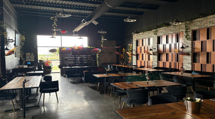 1119 Fenwick Dr, LAREDO, Texas 78041-3576, 6 Rooms Rooms,2 BathroomsBathrooms,Commercial retail/office,For Rent,1119 Fenwick Dr,20261767