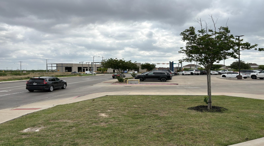 1119 Fenwick Dr, LAREDO, Texas 78041-3576, 6 Rooms Rooms,2 BathroomsBathrooms,Commercial retail/office,For Rent,1119 Fenwick Dr,20261767