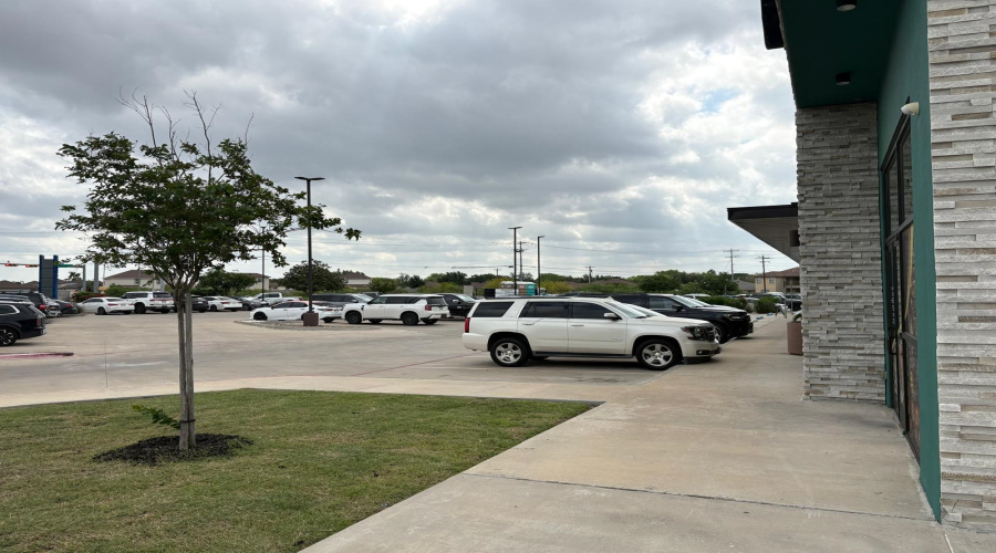 1119 Fenwick Dr, LAREDO, Texas 78041-3576, 6 Rooms Rooms,2 BathroomsBathrooms,Commercial retail/office,For Rent,1119 Fenwick Dr,20261767