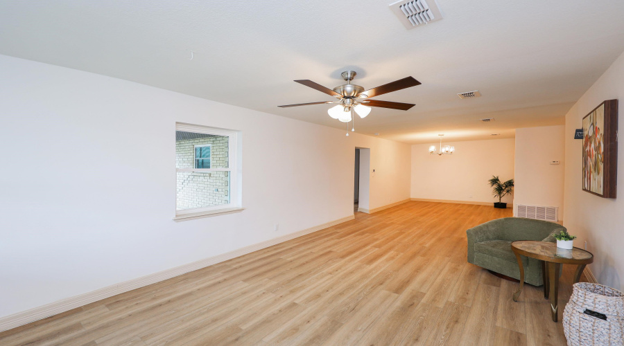 2318 Locust St, Laredo, Texas 78045-0000, 4 Bedrooms Bedrooms, 7 Rooms Rooms,3 BathroomsBathrooms,Residential,For Sale,2318 Locust St,20261765