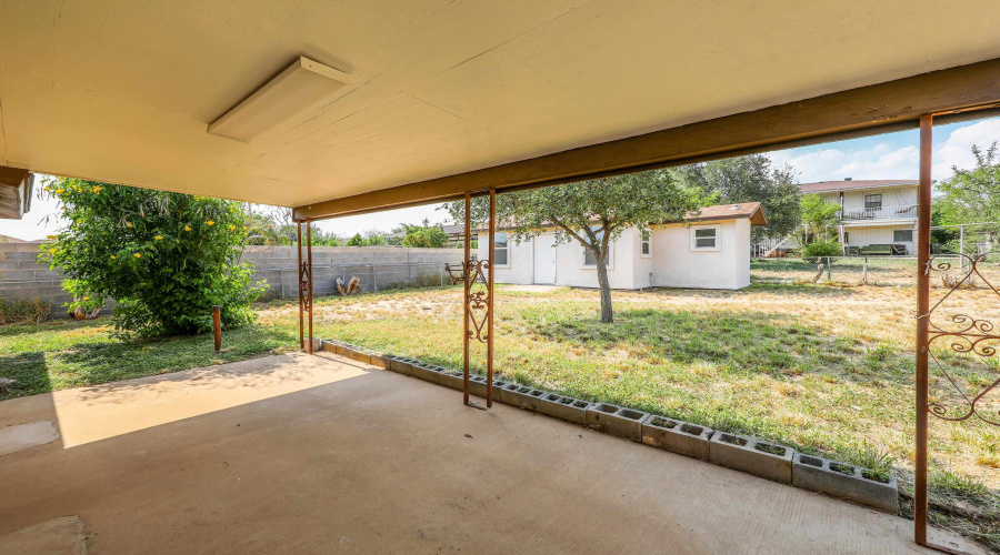 2318 Locust St, Laredo, Texas 78045-0000, 4 Bedrooms Bedrooms, 7 Rooms Rooms,3 BathroomsBathrooms,Residential,For Sale,2318 Locust St,20261765