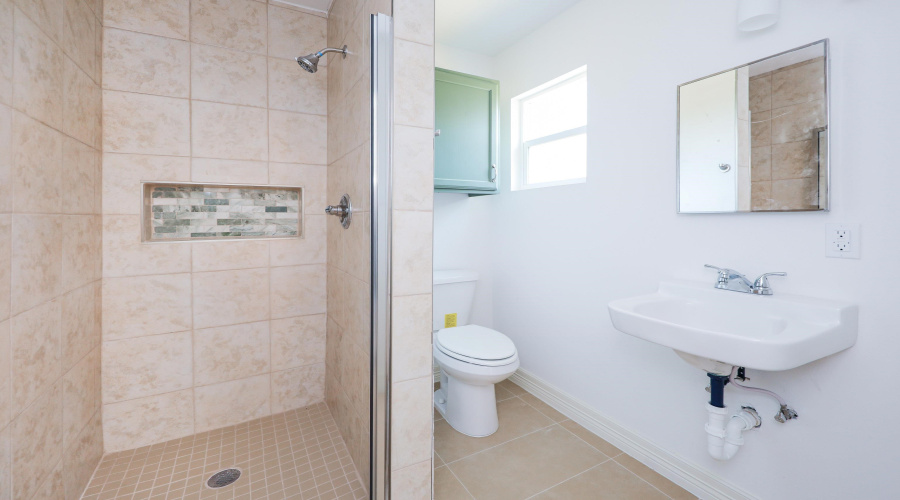 2318 Locust St, Laredo, Texas 78045-0000, 4 Bedrooms Bedrooms, 7 Rooms Rooms,3 BathroomsBathrooms,Residential,For Sale,2318 Locust St,20261765