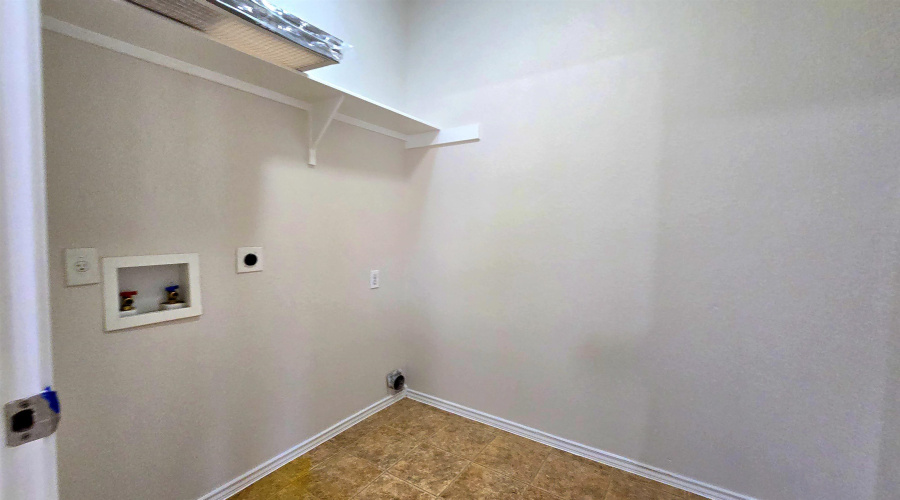 11119 Capistran Lp, Laredo, Texas 78045, 3 Bedrooms Bedrooms, 5 Rooms Rooms,2 BathroomsBathrooms,Residential,For Sale,11119 Capistran Lp,20261768