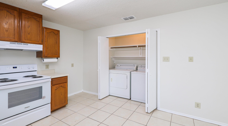 814 Chalan Dr, Laredo, Texas 78045, 3 Bedrooms Bedrooms, 6 Rooms Rooms,2 BathroomsBathrooms,Residential,For Sale,814 Chalan Dr,20261665