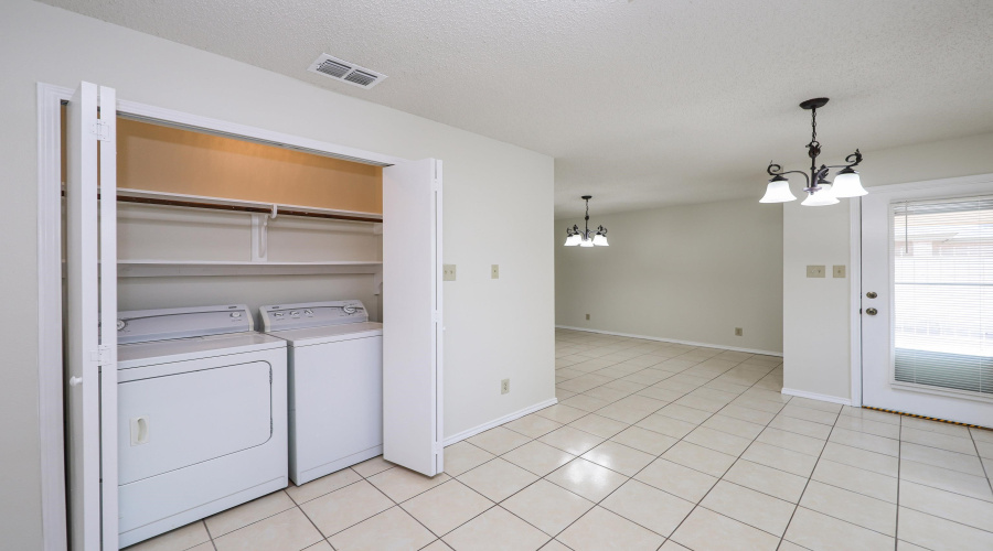 814 Chalan Dr, Laredo, Texas 78045, 3 Bedrooms Bedrooms, 6 Rooms Rooms,2 BathroomsBathrooms,Residential,For Sale,814 Chalan Dr,20261665