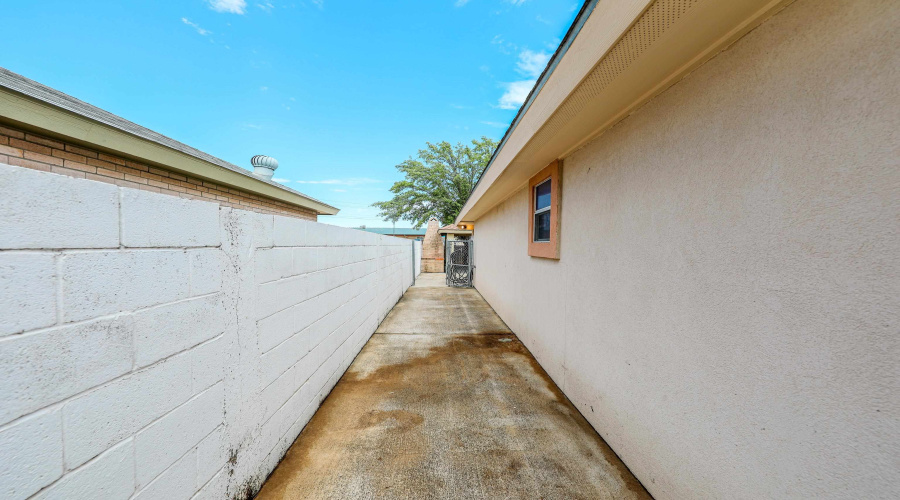 814 Chalan Dr, Laredo, Texas 78045, 3 Bedrooms Bedrooms, 6 Rooms Rooms,2 BathroomsBathrooms,Residential,For Sale,814 Chalan Dr,20261665