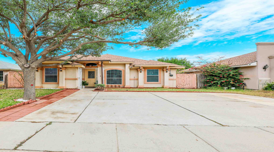 814 Chalan Dr, Laredo, Texas 78045, 3 Bedrooms Bedrooms, 6 Rooms Rooms,2 BathroomsBathrooms,Residential,For Sale,814 Chalan Dr,20261665