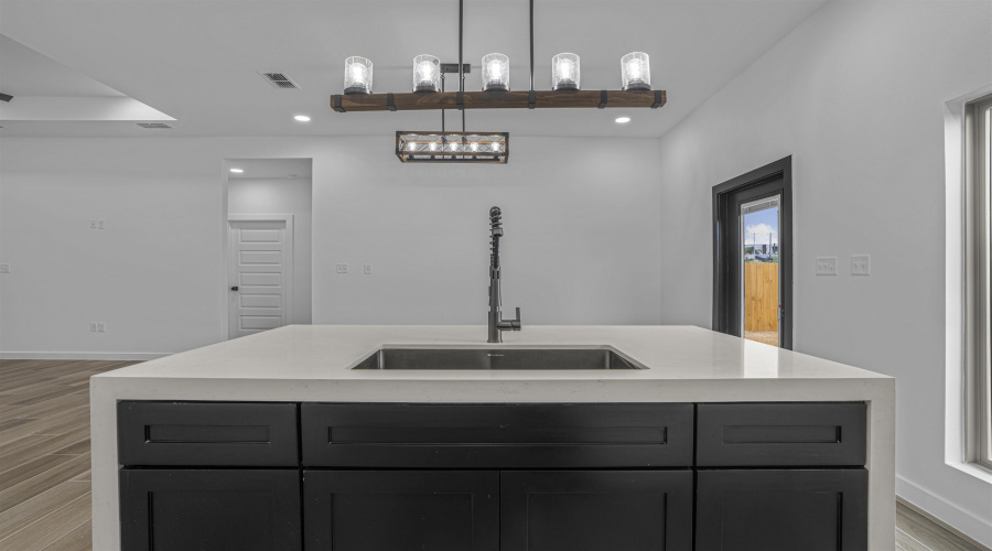 4003 Yoyis St., Laredo, Texas 78046, 3 Bedrooms Bedrooms, 5 Rooms Rooms,2 BathroomsBathrooms,Residential,For Sale,4003 Yoyis St.,20261769