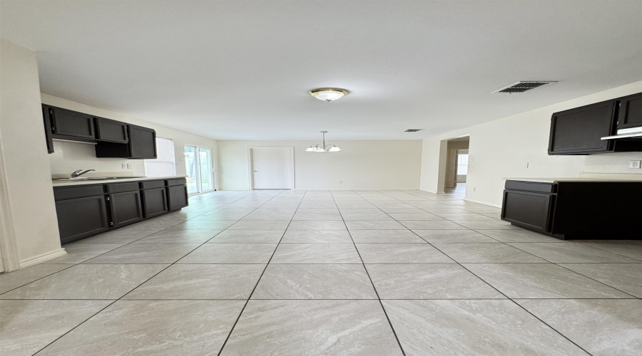 209 Mescalero Dr, Laredo, Texas 78045, 4 Bedrooms Bedrooms, 7 Rooms Rooms,2 BathroomsBathrooms,Residential,For Rent,209 Mescalero Dr,20261771