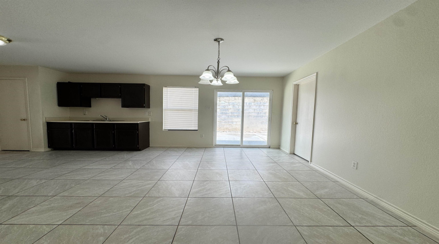 209 Mescalero Dr, Laredo, Texas 78045, 4 Bedrooms Bedrooms, 7 Rooms Rooms,2 BathroomsBathrooms,Residential,For Rent,209 Mescalero Dr,20261771