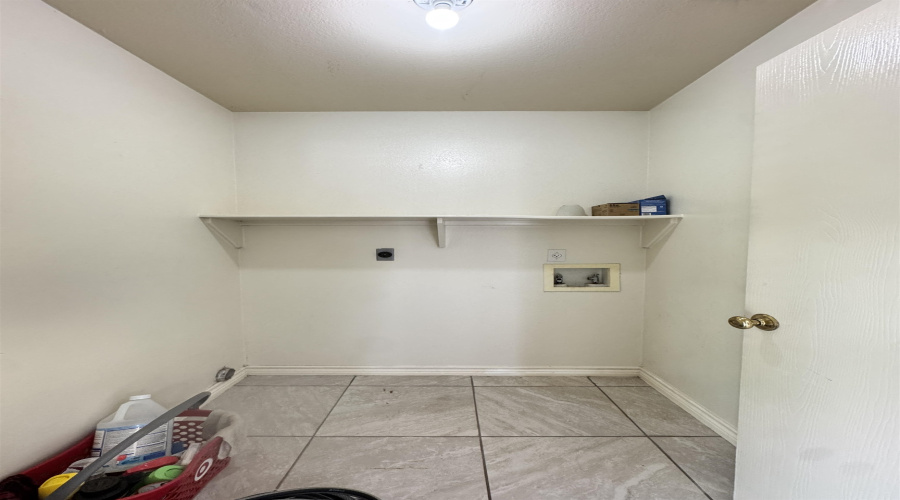 209 Mescalero Dr, Laredo, Texas 78045, 4 Bedrooms Bedrooms, 7 Rooms Rooms,2 BathroomsBathrooms,Residential,For Rent,209 Mescalero Dr,20261771