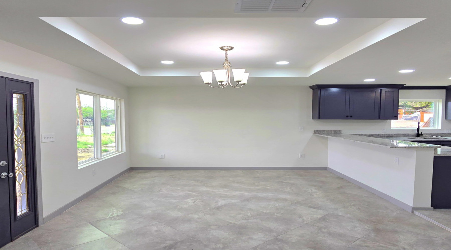 1017 1/2 E Lyon St, Laredo, Texas 78040, 5 Bedrooms Bedrooms, 6 Rooms Rooms,4 BathroomsBathrooms,Residential,For Sale,1017 1/2 E Lyon St,20261773