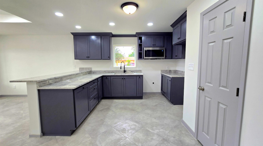 1017 1/2 E Lyon St, Laredo, Texas 78040, 5 Bedrooms Bedrooms, 6 Rooms Rooms,4 BathroomsBathrooms,Residential,For Sale,1017 1/2 E Lyon St,20261773