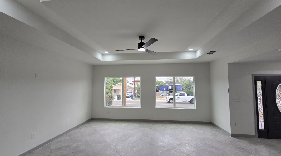 1017 1/2 E Lyon St, Laredo, Texas 78040, 5 Bedrooms Bedrooms, 6 Rooms Rooms,4 BathroomsBathrooms,Residential,For Sale,1017 1/2 E Lyon St,20261773