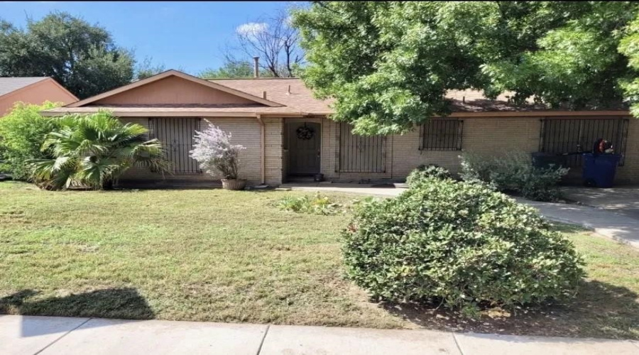 609 Allende St, Laredo, Texas 78041, 3 Bedrooms Bedrooms, 6 Rooms Rooms,1 BathroomBathrooms,Residential,For Sale,609 Allende St,20261774