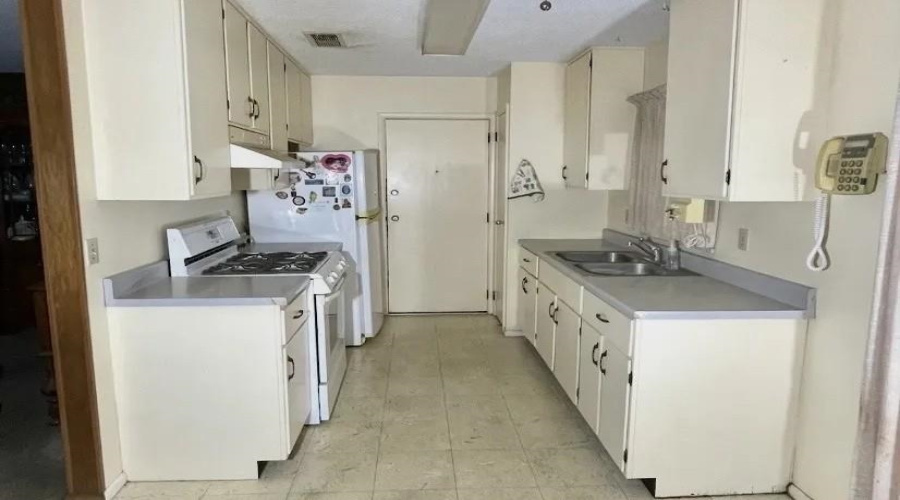 609 Allende St, Laredo, Texas 78041, 3 Bedrooms Bedrooms, 6 Rooms Rooms,1 BathroomBathrooms,Residential,For Sale,609 Allende St,20261774