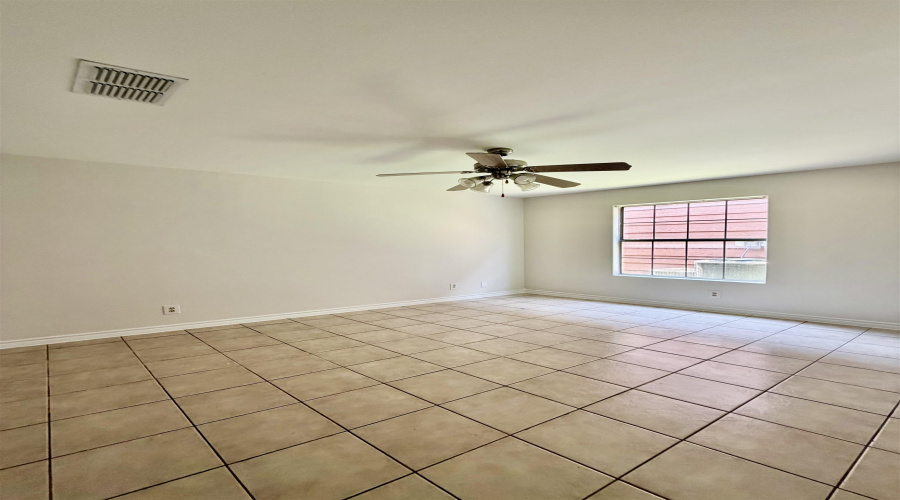 1752 Tiara Trl, Laredo, Texas 78045, 2 Bedrooms Bedrooms, 5 Rooms Rooms,2 BathroomsBathrooms,Residential,For Rent,1752 Tiara Trl,20261775