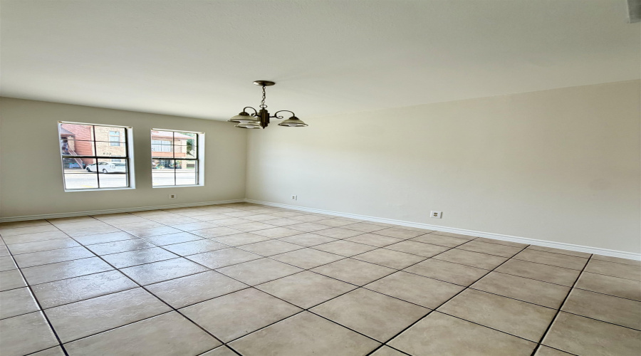 1752 Tiara Trl, Laredo, Texas 78045, 2 Bedrooms Bedrooms, 5 Rooms Rooms,2 BathroomsBathrooms,Residential,For Rent,1752 Tiara Trl,20261775