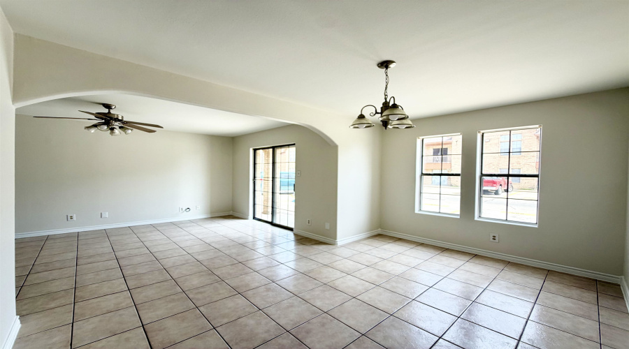 1752 Tiara Trl, Laredo, Texas 78045, 2 Bedrooms Bedrooms, 5 Rooms Rooms,2 BathroomsBathrooms,Residential,For Rent,1752 Tiara Trl,20261775