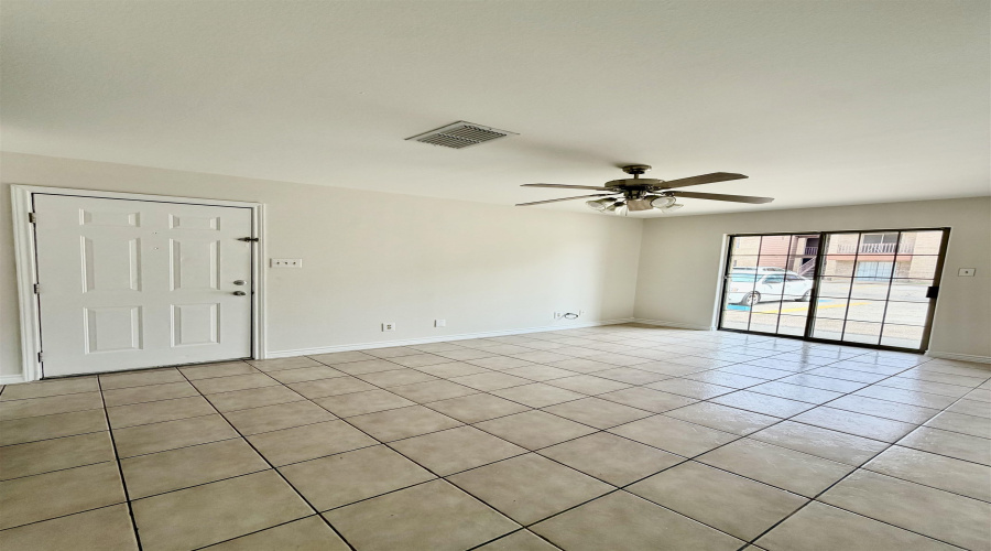 1752 Tiara Trl, Laredo, Texas 78045, 2 Bedrooms Bedrooms, 5 Rooms Rooms,2 BathroomsBathrooms,Residential,For Rent,1752 Tiara Trl,20261775