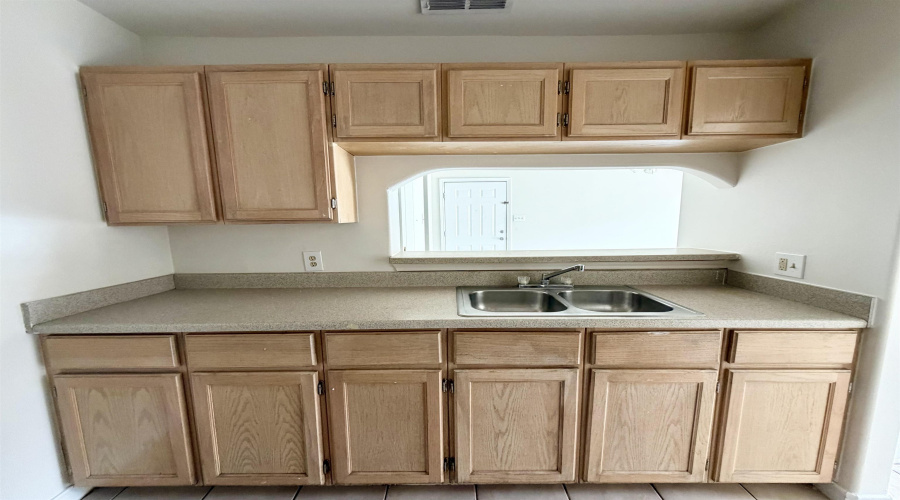 1752 Tiara Trl, Laredo, Texas 78045, 2 Bedrooms Bedrooms, 5 Rooms Rooms,2 BathroomsBathrooms,Residential,For Rent,1752 Tiara Trl,20261775