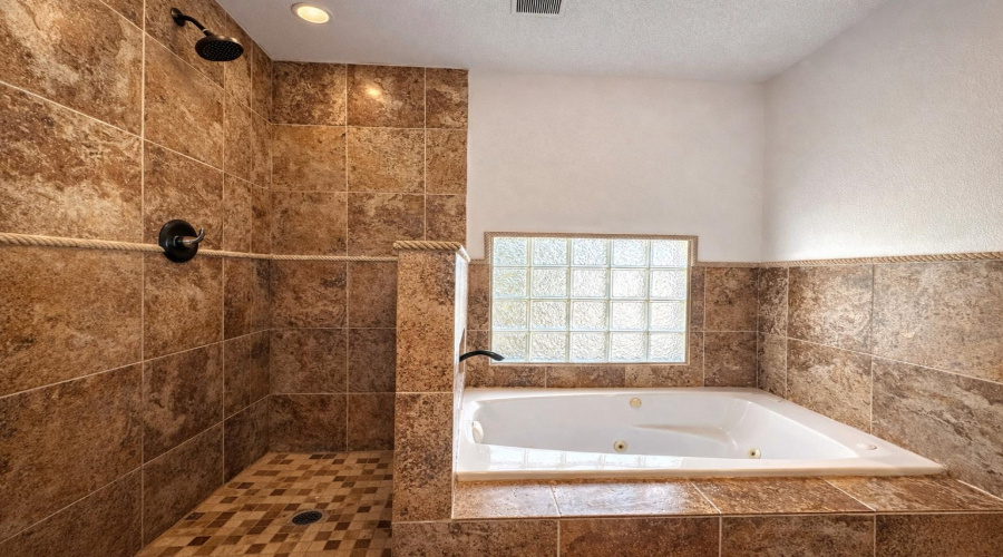 1504 Agave Dr, Laredo, Texas 78041, 5 Bedrooms Bedrooms, 7 Rooms Rooms,2 BathroomsBathrooms,Residential,For Sale,1504 Agave Dr,20261776