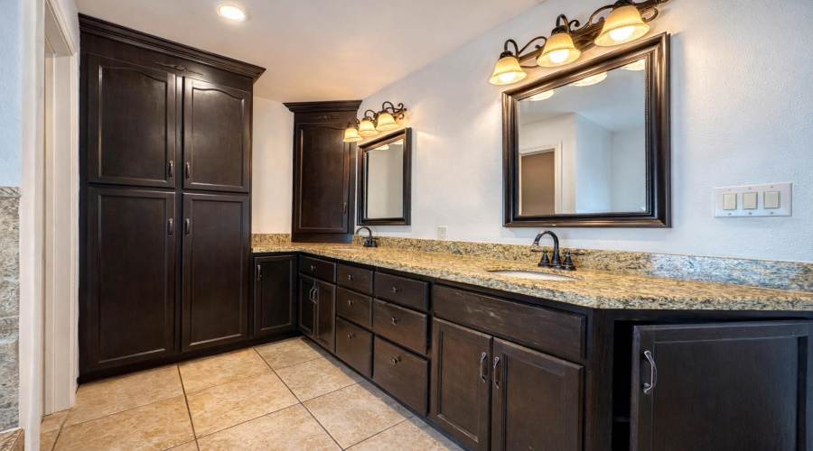 1504 Agave Dr, Laredo, Texas 78041, 5 Bedrooms Bedrooms, 7 Rooms Rooms,2 BathroomsBathrooms,Residential,For Sale,1504 Agave Dr,20261776