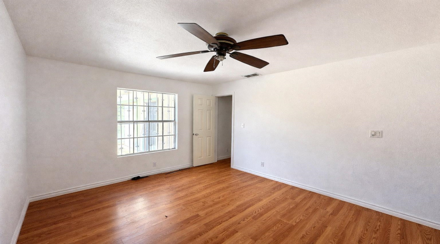 1504 Agave Dr, Laredo, Texas 78041, 5 Bedrooms Bedrooms, 7 Rooms Rooms,2 BathroomsBathrooms,Residential,For Sale,1504 Agave Dr,20261776