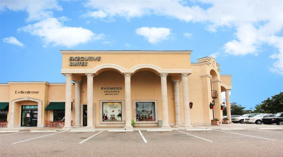 107 Calle Del Norte, Laredo, Texas 78041, 6 Rooms Rooms,2 BathroomsBathrooms,Commercial retail/office,For Rent,107 Calle Del Norte,20261782