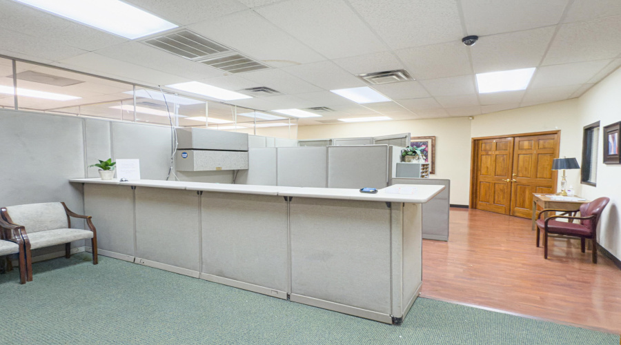 107 Calle Del Norte, Laredo, Texas 78041, 6 Rooms Rooms,2 BathroomsBathrooms,Commercial retail/office,For Rent,107 Calle Del Norte,20261782