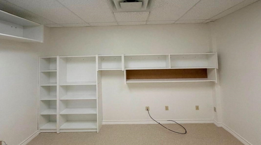 107 Calle Del Norte, Laredo, Texas 78041, 6 Rooms Rooms,2 BathroomsBathrooms,Commercial retail/office,For Rent,107 Calle Del Norte,20261782