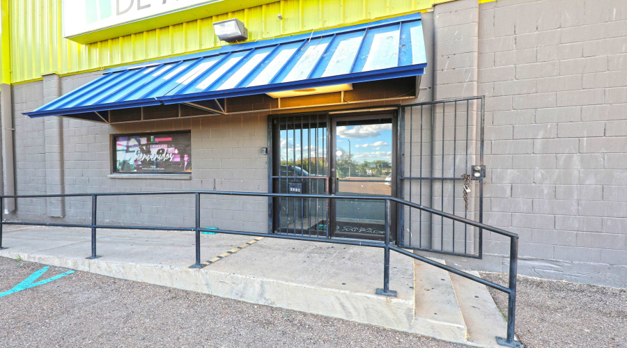 5802 McPherson Rd, Laredo, Texas 78041, 1 Room Rooms,3 BathroomsBathrooms,Commercial retail/office,For Rent,5802 McPherson Rd,20261787