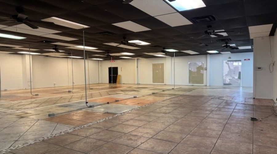 5802 McPherson Rd, Laredo, Texas 78041, 1 Room Rooms,3 BathroomsBathrooms,Commercial retail/office,For Rent,5802 McPherson Rd,20261787