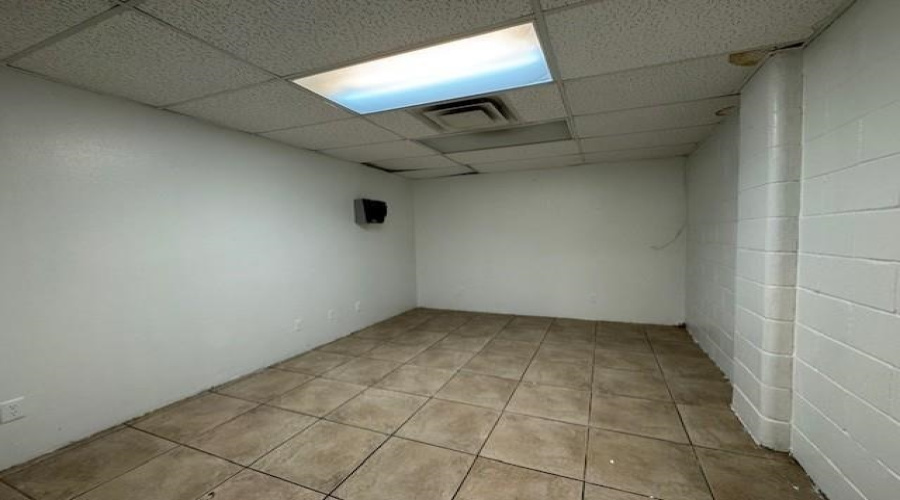 5802 McPherson Rd, Laredo, Texas 78041, 1 Room Rooms,3 BathroomsBathrooms,Commercial retail/office,For Rent,5802 McPherson Rd,20261787