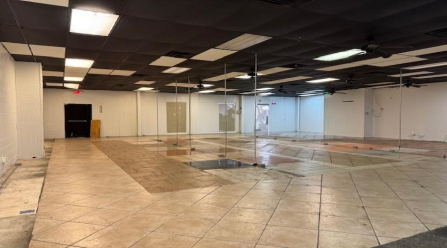 5802 McPherson Rd, Laredo, Texas 78041, 1 Room Rooms,3 BathroomsBathrooms,Commercial retail/office,For Rent,5802 McPherson Rd,20261787