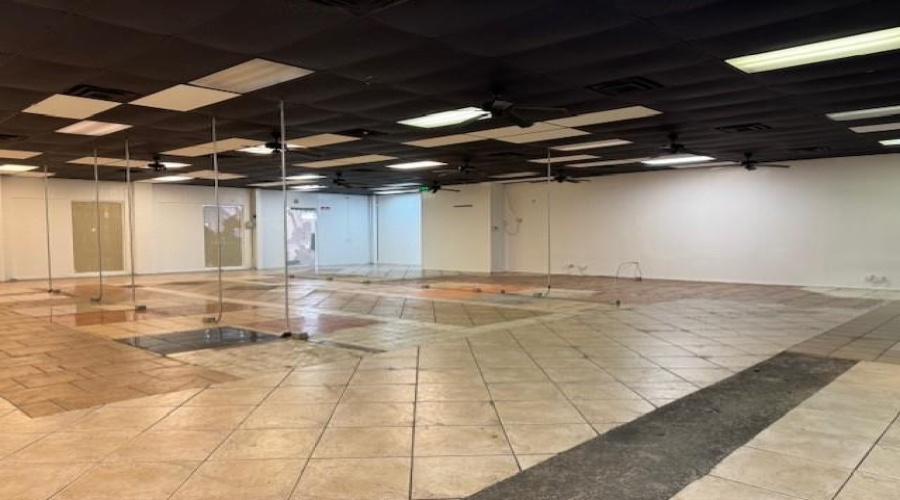 5802 McPherson Rd, Laredo, Texas 78041, 1 Room Rooms,3 BathroomsBathrooms,Commercial retail/office,For Rent,5802 McPherson Rd,20261787