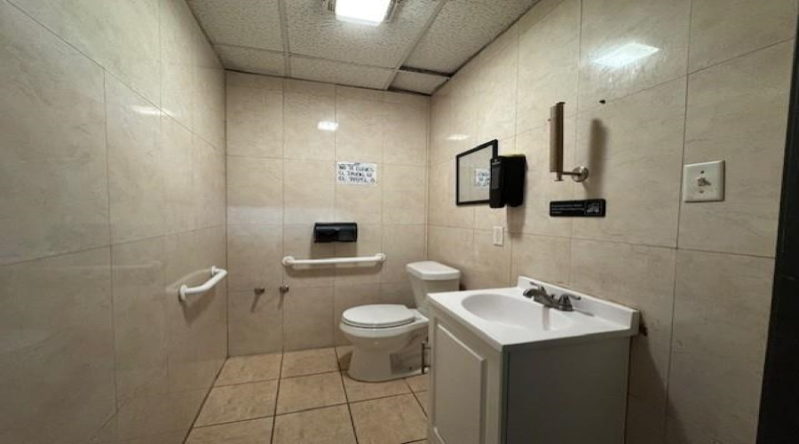 5802 McPherson Rd, Laredo, Texas 78041, 1 Room Rooms,3 BathroomsBathrooms,Commercial retail/office,For Rent,5802 McPherson Rd,20261787